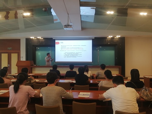 育成中心召开“企业知识产权管理与专利政策解读”专题培训会